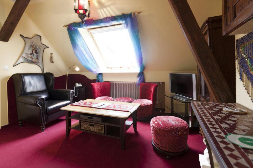 Themen Hotel Terrassen Cafe Bad Münder am Deister Екстериор снимка